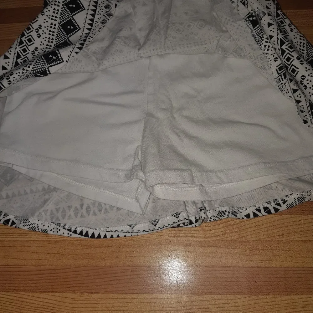 Geometric Patterned Skort size 14 - Picture 3 of 5